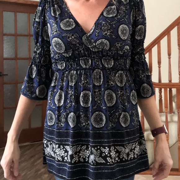 Bell sleeve pretty blue/black top - Picture 10 of 10